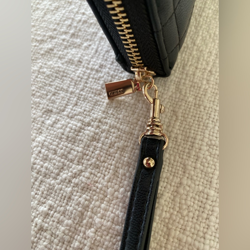 GUESS Cheryl Quilted Wallet
 with Gold-Tone Logo - Picture 9 of 10